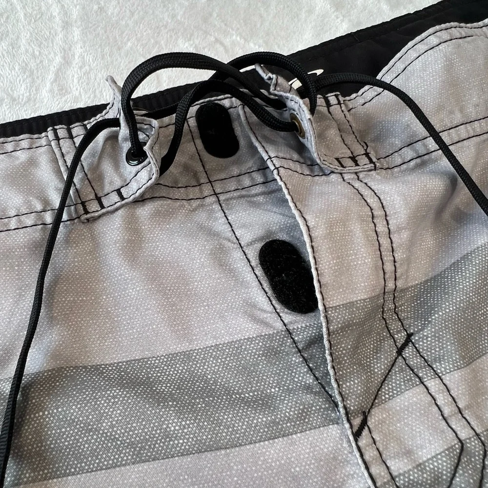 O’NEILL Board Shorts Cargo Side Pocket Swim Gradient Striped Gray Blue Men’s 40 - Picture 8 of 17